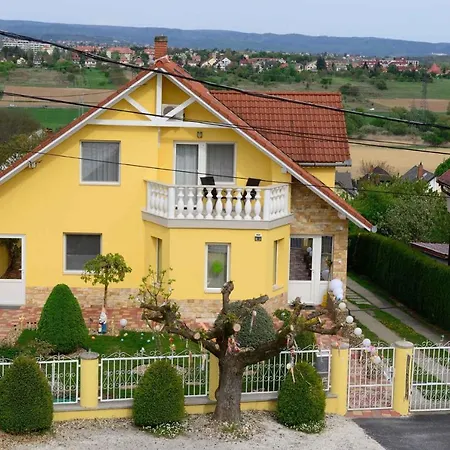 In Alsopahok/balaton 27597 Apartment