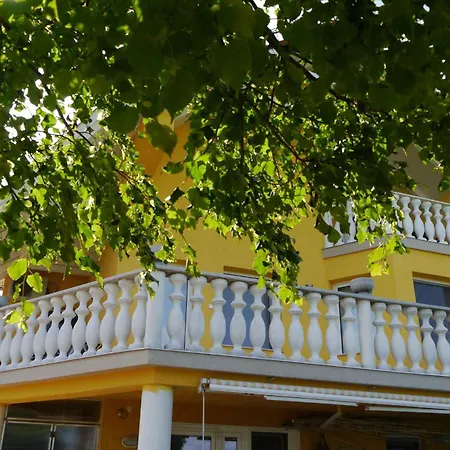 In Alsopahok/balaton 27597 Apartment